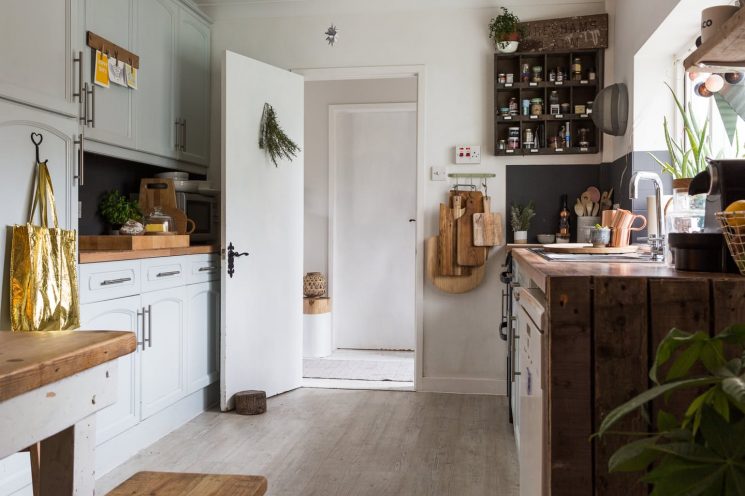 La maison de campagne de Kay Prestney dans le Sussex anglais sous influence scandinave