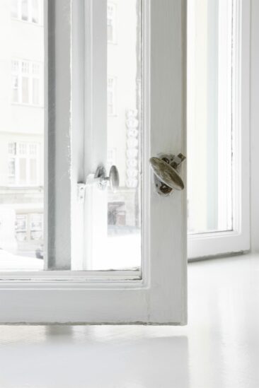 Un appartement blanc immaculé à Stockholm via Fantastic Frank