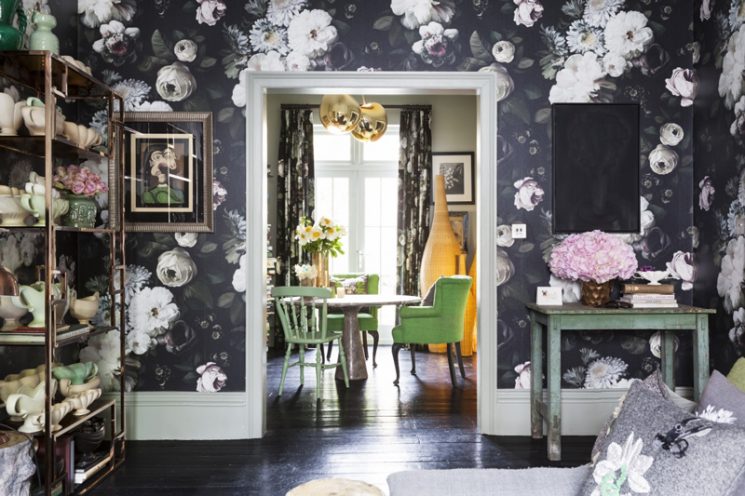 Les papiers-peints "dark floral" par Ellie Cashman || L'intérieur de Nikki Tibbles