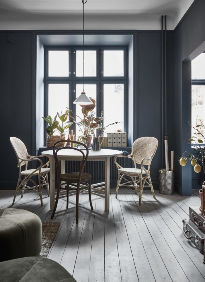 Ambiance feutrée pour cet intérieur en bleu grisé