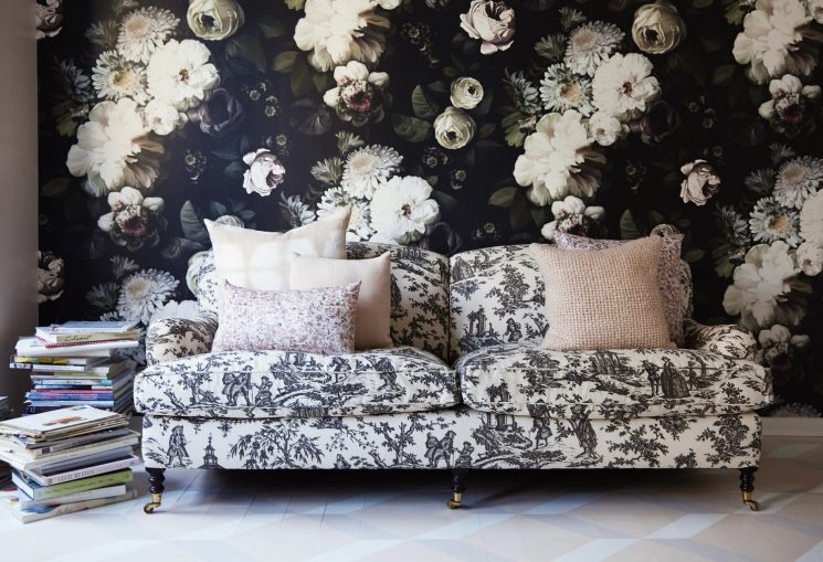 Les papiers-peints "dark floral" par Ellie Cashman || Les bureaux de Rebecca Taylor