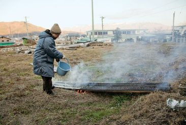 La technique du bois brûlé ou Shou Sugi Ban mise en oeuvre par l'architecte Terunobu Fujimori