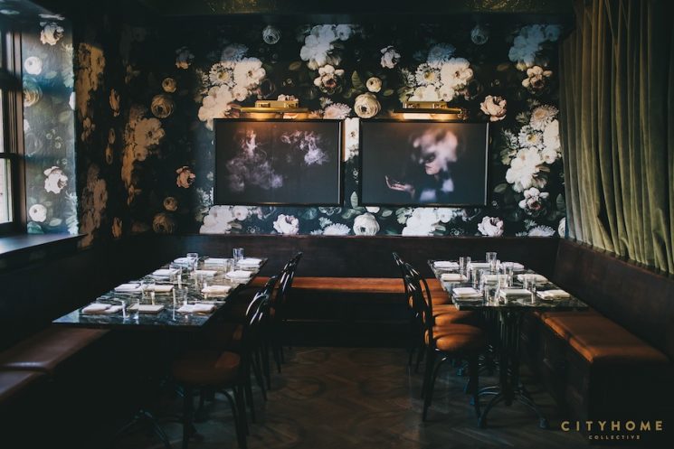 Les papiers-peints "dark floral" par Ellie Cashman || Restaurant Finca Salt Lake city by city home collective