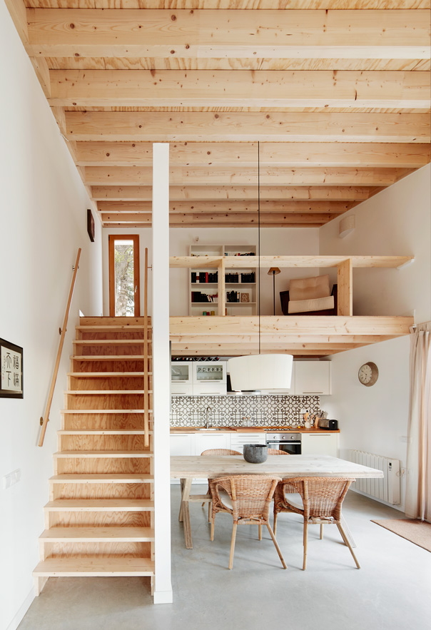 ans la veine, je rêve d'une maison de campagne ciment et bois de chantier... || Mogas architectes, Cottage 2015