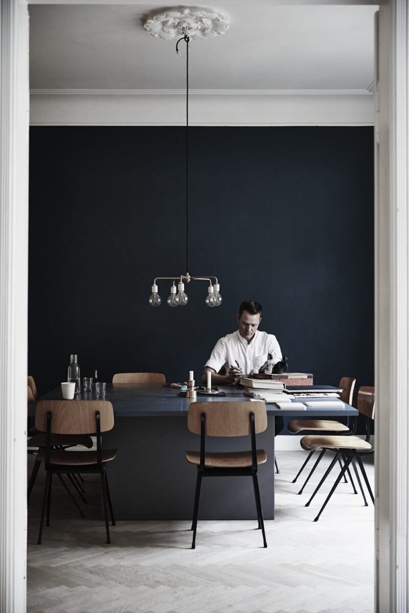 Classique mixe de bleu marine et blanc || Intérieur d'Yvonne Kone Classique mixe de bleu marine et blanc || Intérieur d'Yvonne Kone