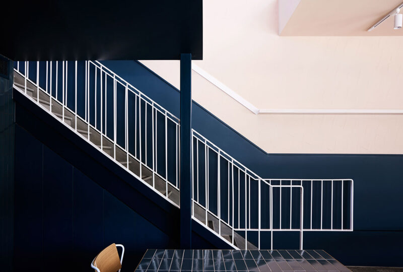 On ose l'association du bleu marine et du rose || Restaurant Moby 3143 | Armadale en Australie On ose l'association du bleu marine et du rose || Restaurant Moby 3143 | Armadale en Australie