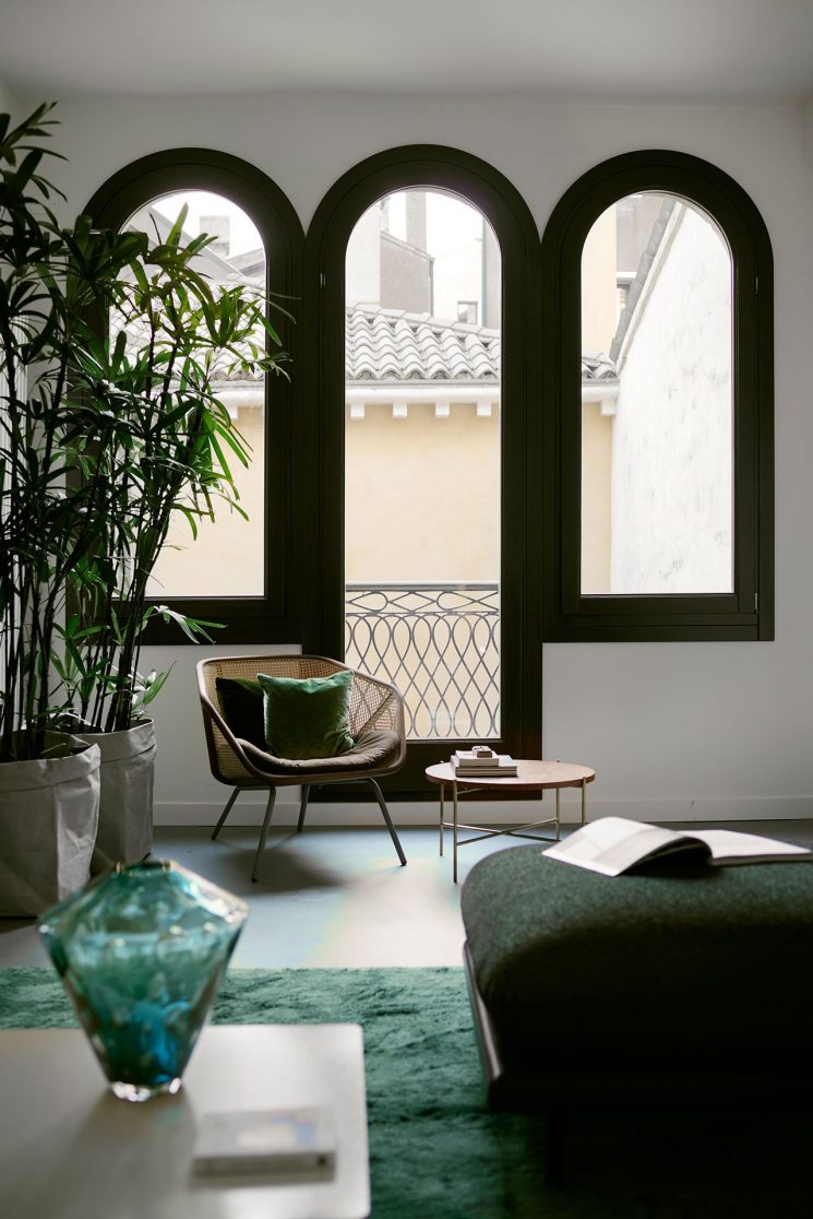 Décor sophistiqué mélangeant design, lignes pures et références au passé - Casa Flora à Venise