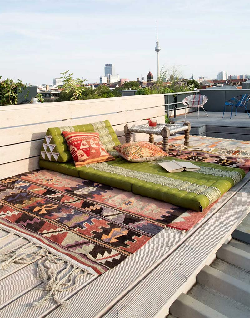 La terrasse bohème de l'architecte Ester Bruzkus à Berlin dans un style bohème