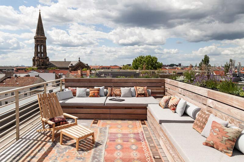 La terrasse bohème de l'architecte Ester Bruzkus à Berlin dans un style bohème