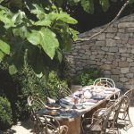 Aménager une terrasse en Méditerranée en mode naturel