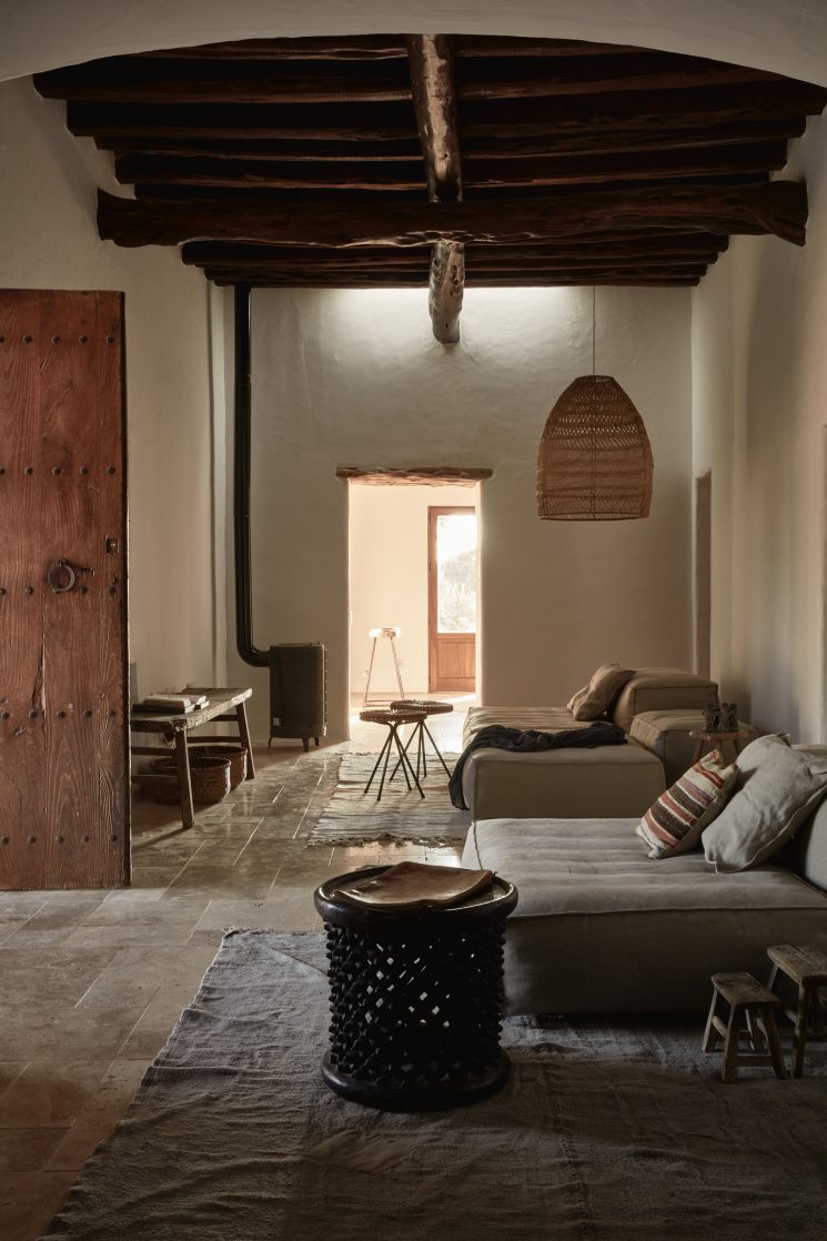 UNE MAISON À IBIZA, ambiance wabi sabi par Annabell Kutucu