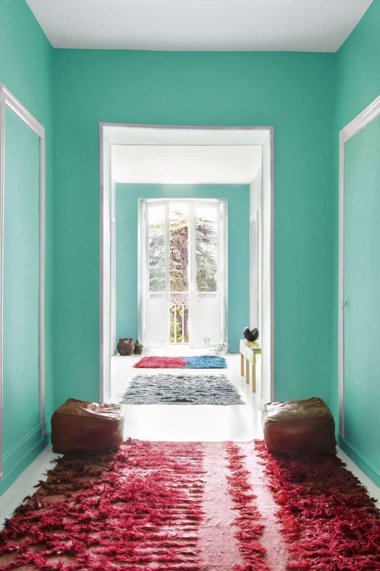 Tendance vert d'eau || Une entrée vert d'eau aux tapis rouges