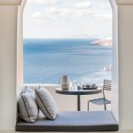 En blanc et bleu : Porto Fira Suites à Santorin