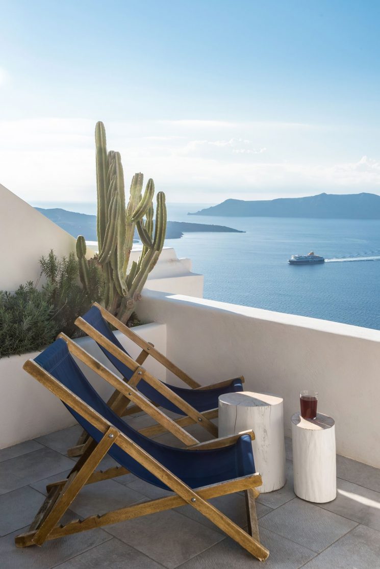 En blanc et bleu : Porto Fira Suites à Santorin