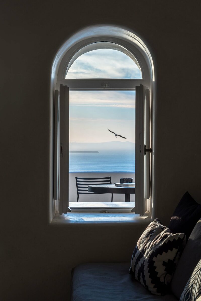 En blanc et bleu : Porto Fira Suites à Santorin