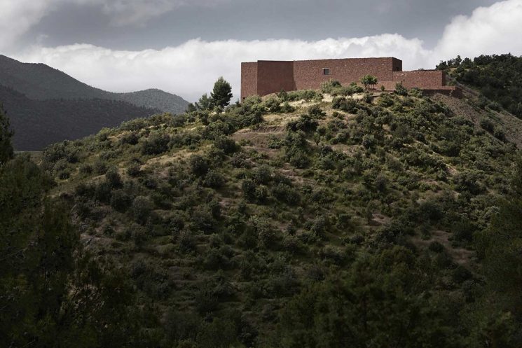 Maisons de terre || Villa E à Ourika au Maroc par le studio Ko