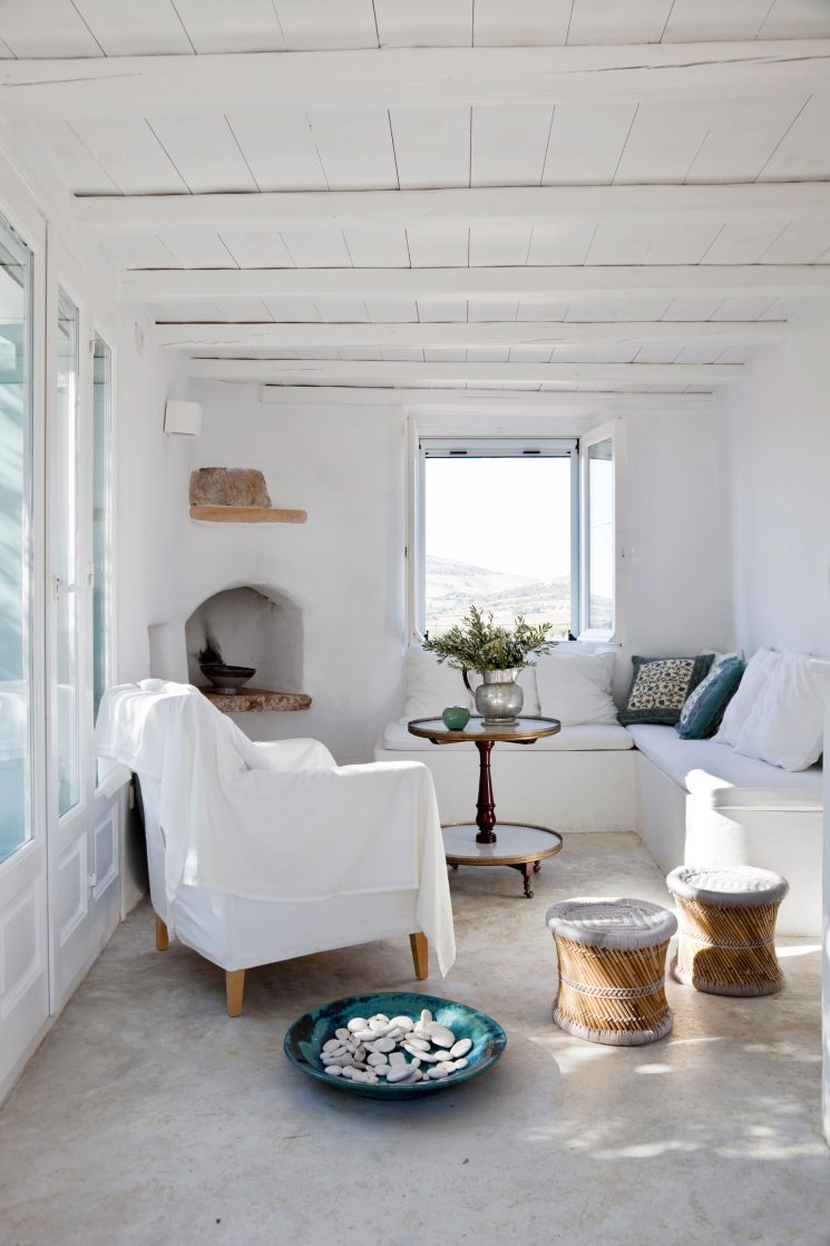 En blanc et bleu sous le soleil exactement || Vois architects - Projet Antiparos Katikia