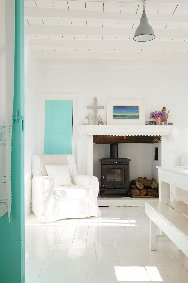 Partition en blanc et vert d'eau pour cette maison grecque || My Greek Island Home de Claire Lloyd