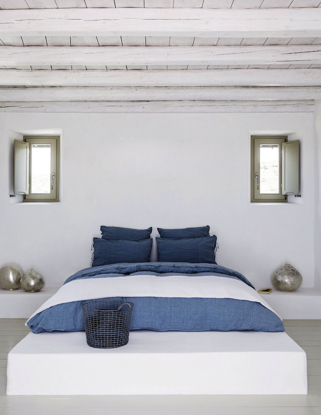 En blanc et bleu sous le soleil exactement || Dimitri Rizos architecte - Paros house