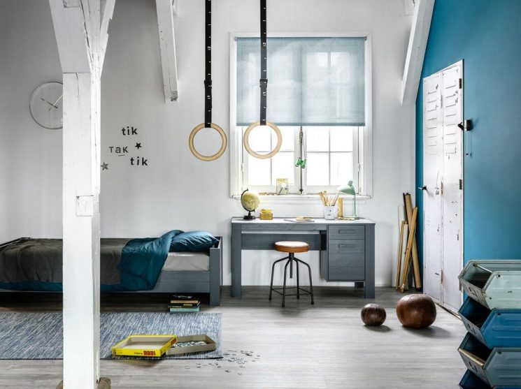 Des couleurs froides pour une chambre d'enfant de style industriel