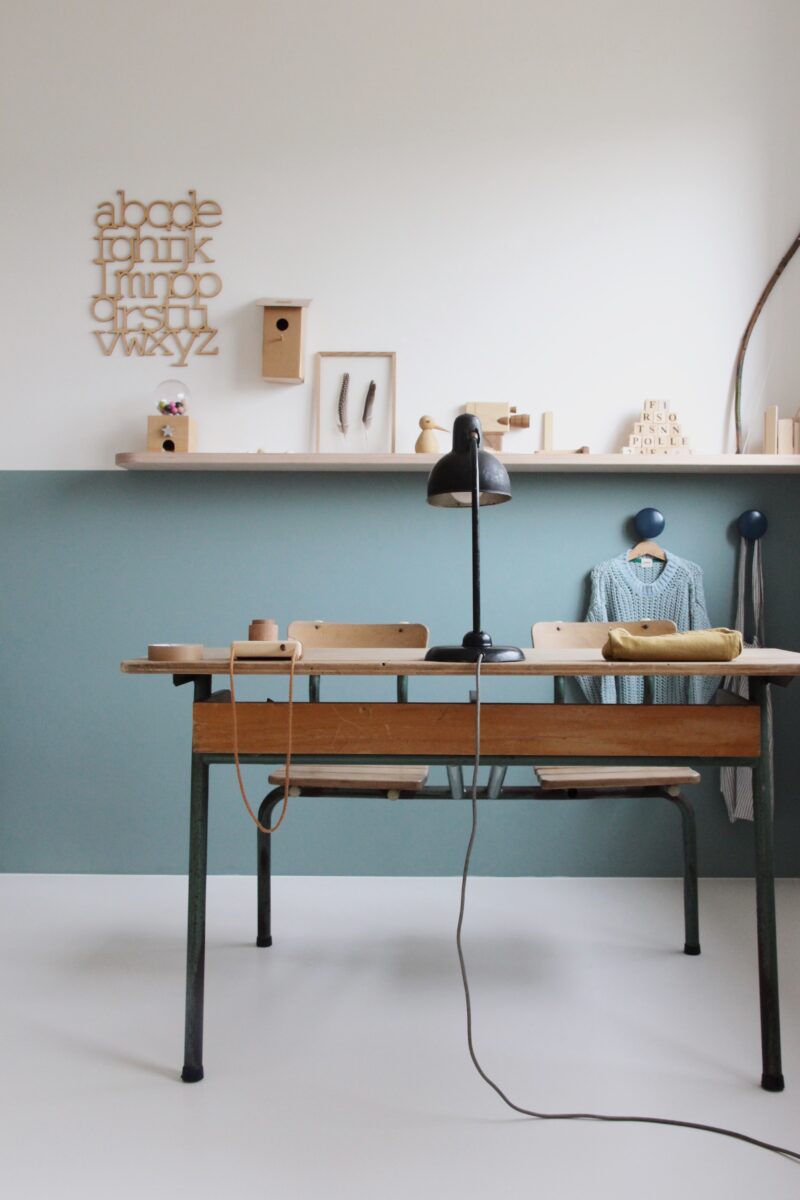 Bureaux d'école vintage... pour les petits et les grands aussi
