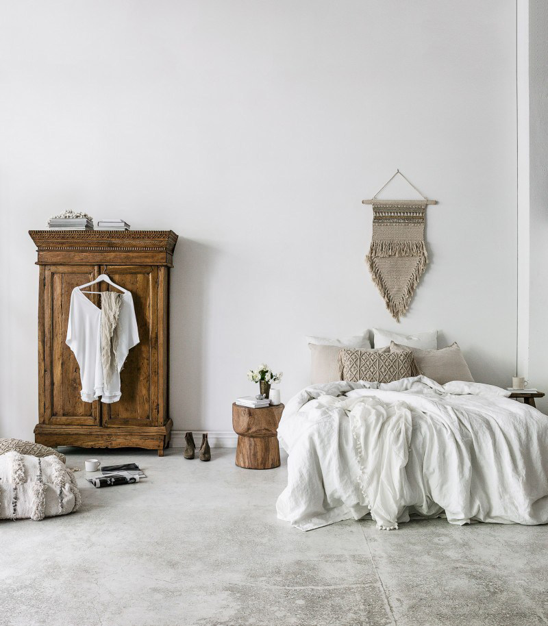 Une chambre à coucher de style scandicraft par Indie Home Collective