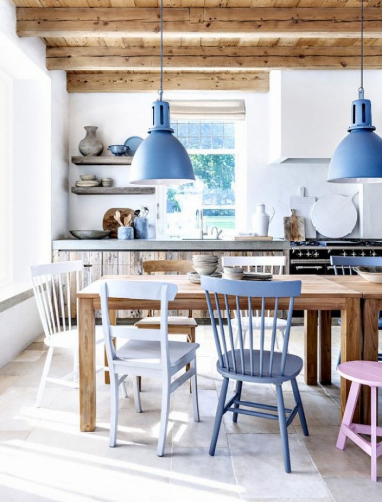 Des accessoires déco bleu, du bleu, du blanc, du bois = un intérieur hyper chaleureux Des accessoires déco bleu, du bleu, du blanc, du bois = un intérieur hyper chaleureux
