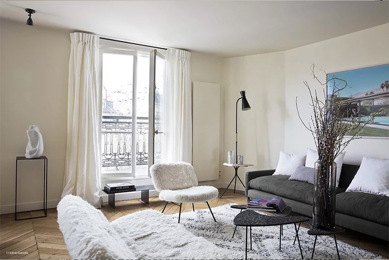 Appartement parisien rénové par Hauvette et Madani, inspiré des ambiances de Palm Springs