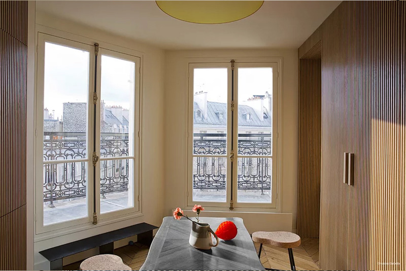 Appartement parisien rénové par Hauvette et Madani, inspiré des ambiances de Palm Springs