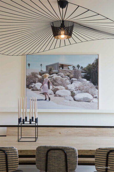 Appartement parisien rénové par Hauvette et Madani, inspiré des ambiances de Palm Springs