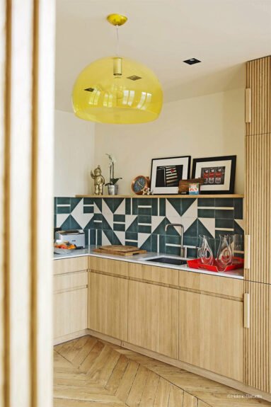 Appartement parisien rénové par Hauvette et Madani, inspiré des ambiances de Palm Springs
