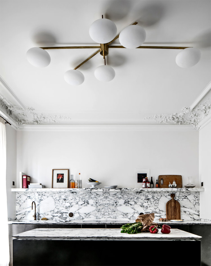 Un appartement haussmannien rénové par Jean-Charles Tomas au léger accent fifties