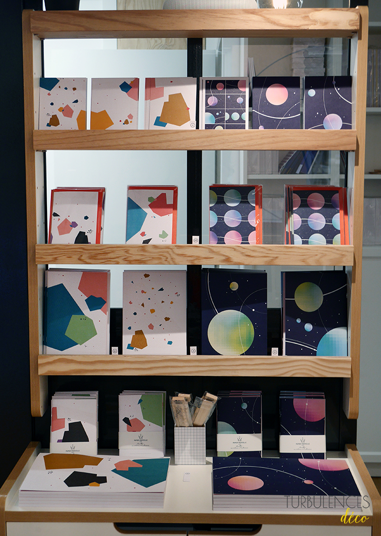 Papier Merveille de la papeterie qui affiche la couleur Papier Merveille de la papeterie qui affiche la couleur