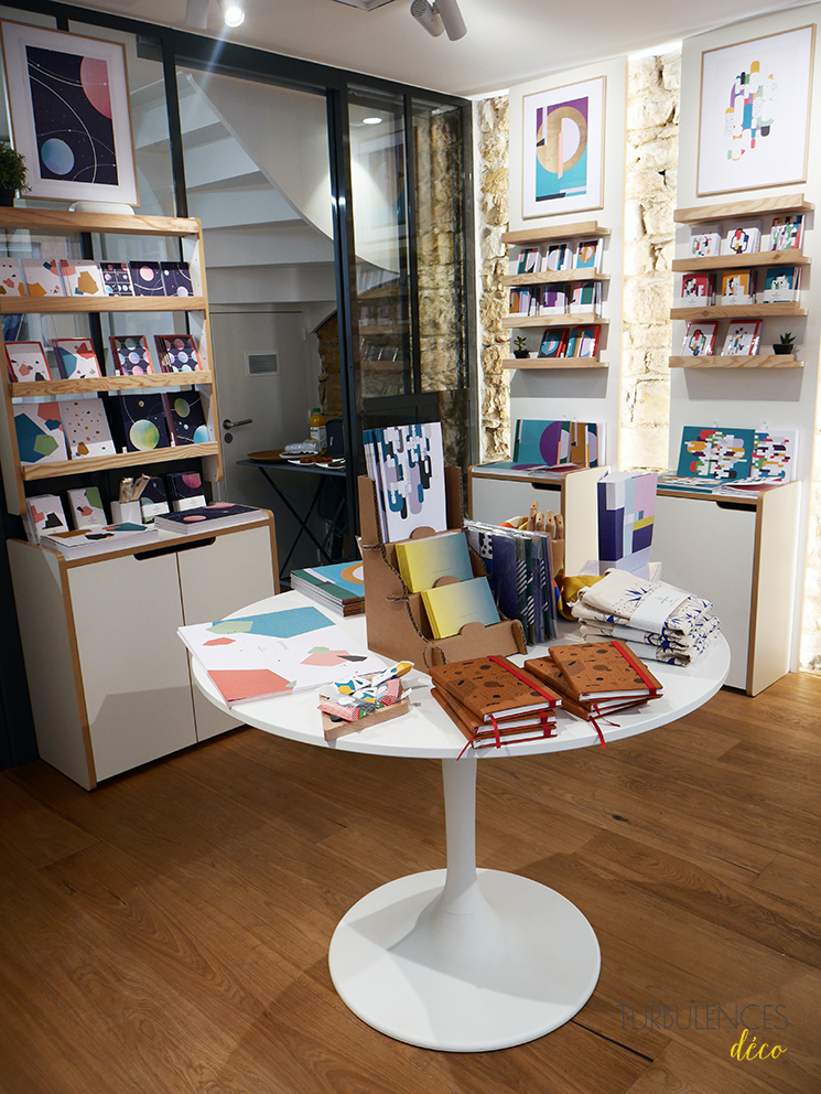 Papier Merveille de la papeterie qui affiche la couleur Papier Merveille de la papeterie qui affiche la couleur