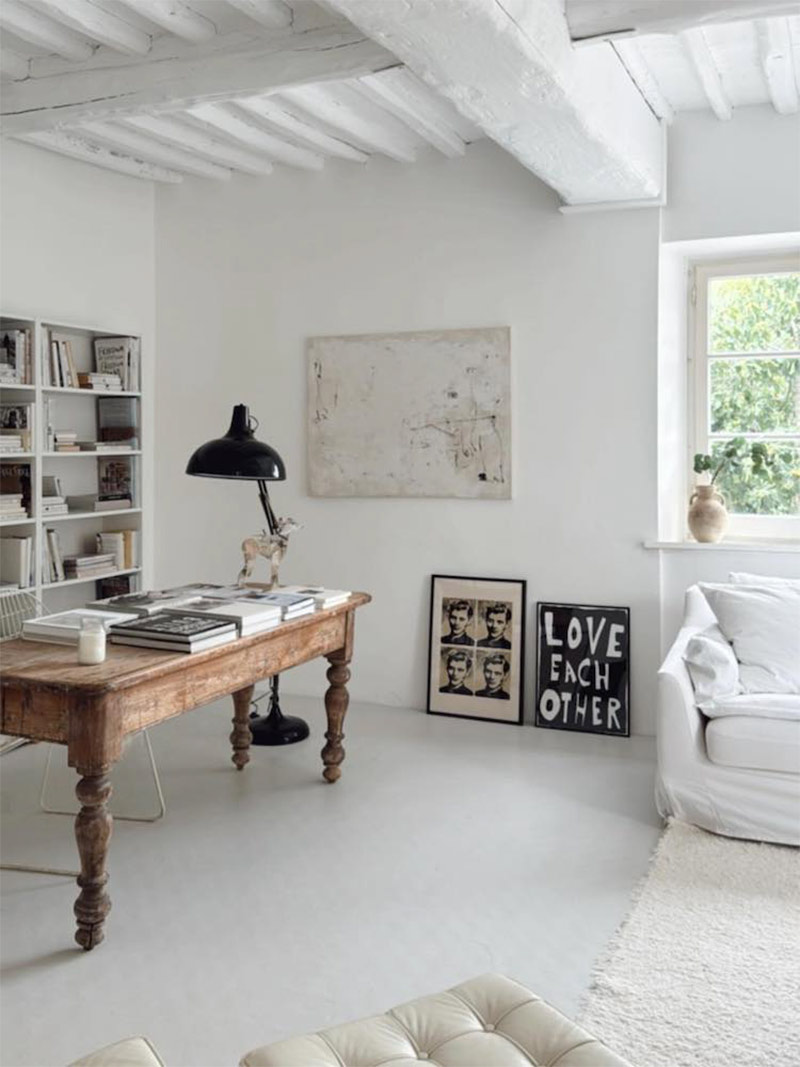 La maison de style nordique de @janet_parrella_vandenberg en Toscane La maison de style nordique de @janet_parrella_vandenberg en Toscane