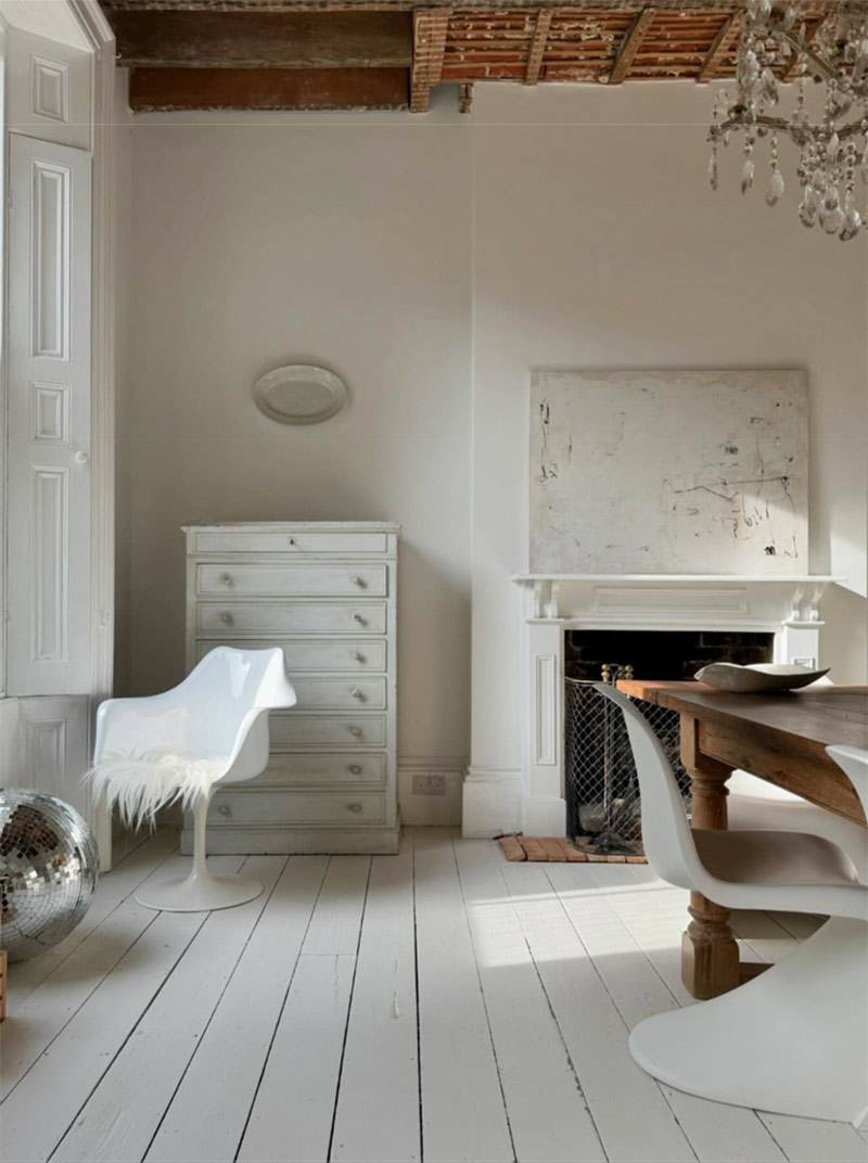 La maison de style nordique de @janet_parrella_vandenberg en Toscane La maison de style nordique de @janet_parrella_vandenberg en Toscane