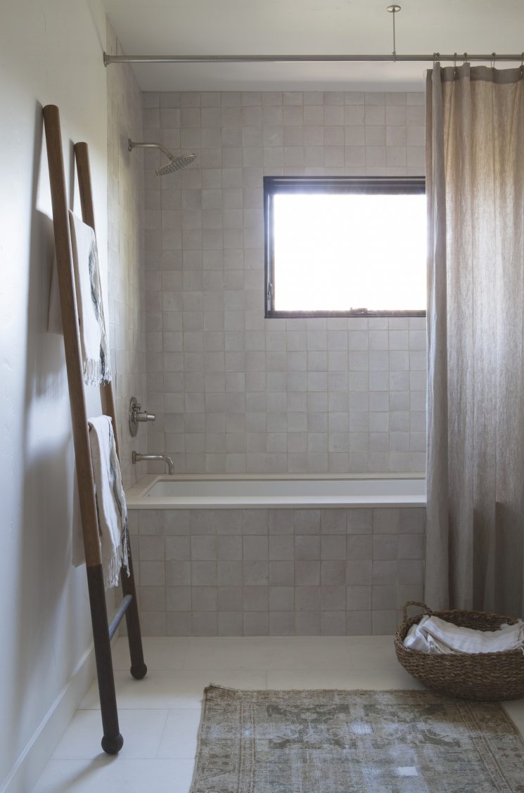 La magie des zelliges || Salle de bain en zellige par DISC interior La magie des zelliges || Salle de bain en zellige par DISC interior
