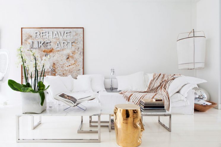Un canapé en lin blanc pour un décor scandinave minimaliste