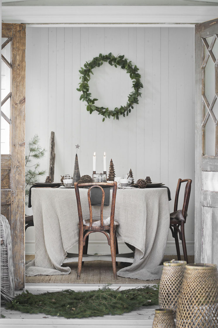 Une table de fête wabi sabi, entre ombre et lumière