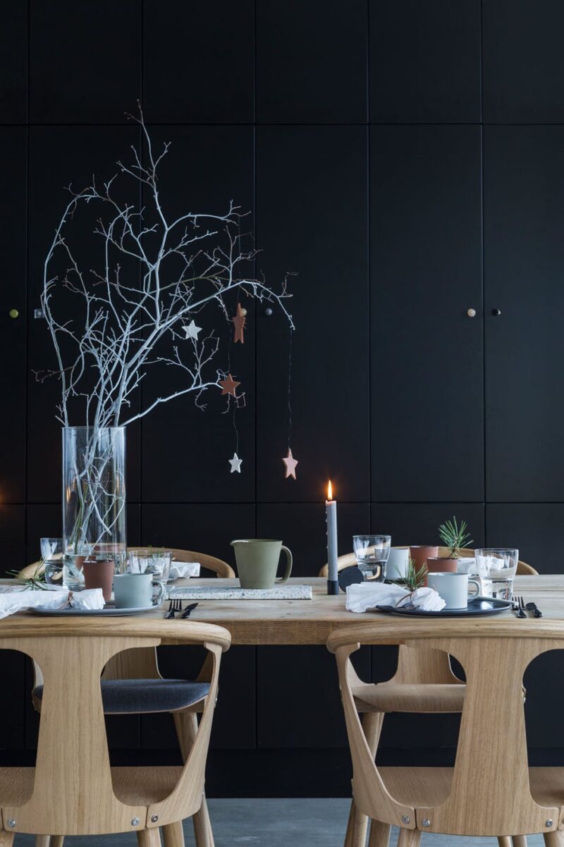 Un décor de noël en noir et blanc de style scandinave nordique Un décor de noël en noir et blanc de style scandinave nordique