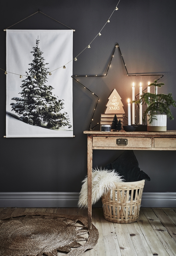 Un décor de noël en noir et blanc de style scandinave nordique