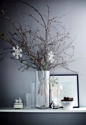 Un décor de noël en noir et blanc de style scandinave nordique