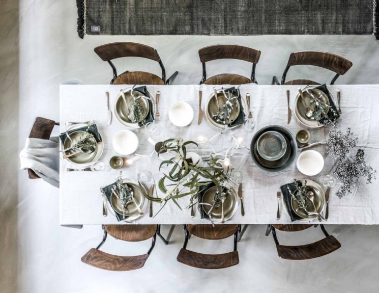 Une table de fête kinfolk, nature et rustique Une table de fête kinfolk, nature et rustique