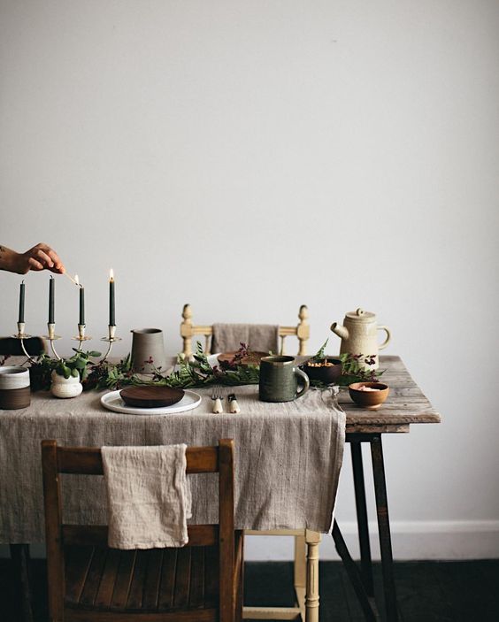 Une table de fête kinfolk, nature et rustique