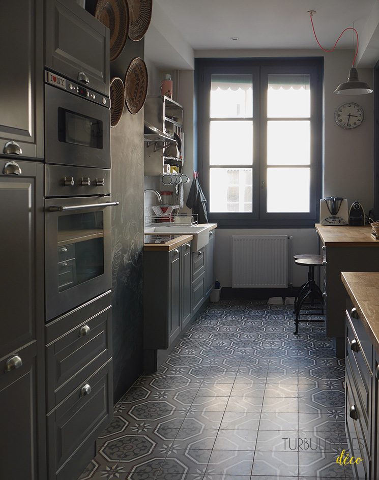 Chez Anne-Sophie, Freckles Design || Une cuisine familiale avec ces carreaux de ciment