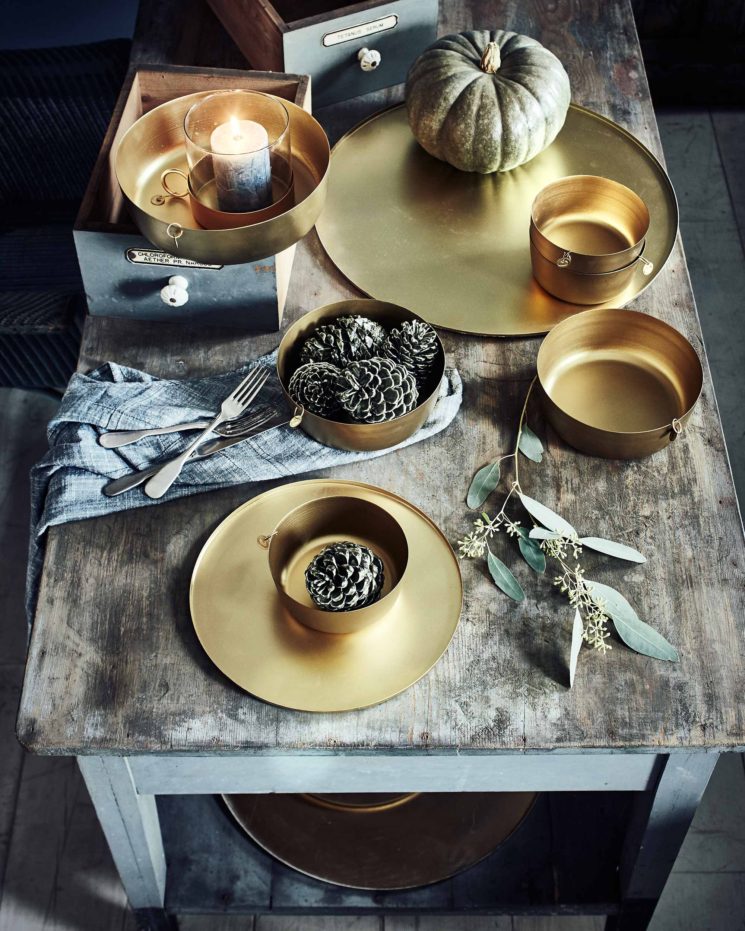 Une table de fête wabi sabi, entre ombre et lumière