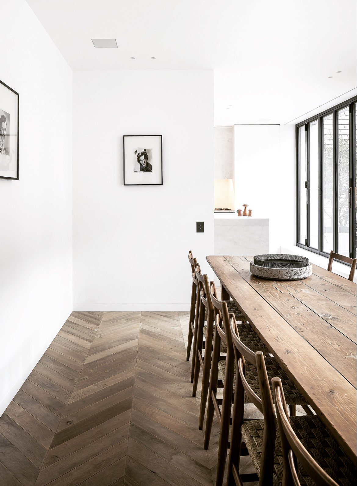 Belle maison rénovée au design intérieur moderne et si minimaliste