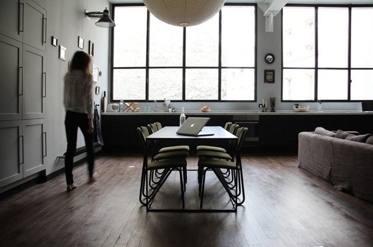 Loft minimaliste sous lumière du Nord par l'atelier Barda