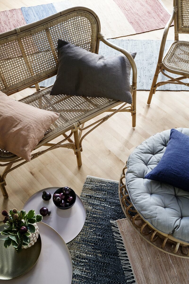 Catalogue Broste Copenhagen avec des propositions de meubles en cannage Catalogue Broste Copenhagen avec des propositions de meubles en cannage