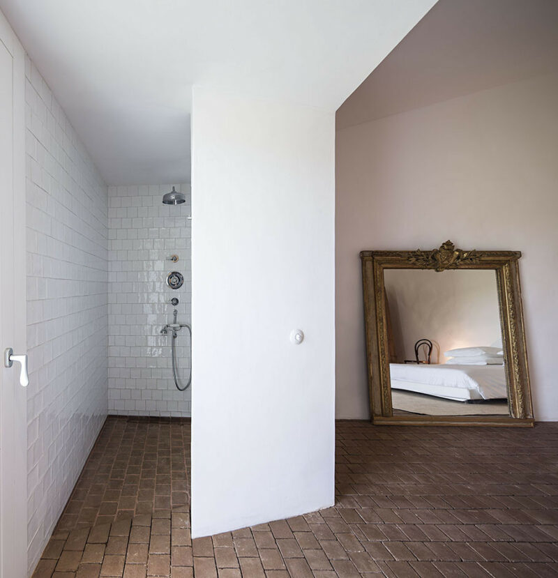 L'atout Tomettes en décoration d'intérieur || Casa No Temp par Aires Mateus + João and Andreia Rodrigues L'atout Tomettes en décoration d'intérieur || Casa No Temp par Aires Mateus + João and Andreia Rodrigues
